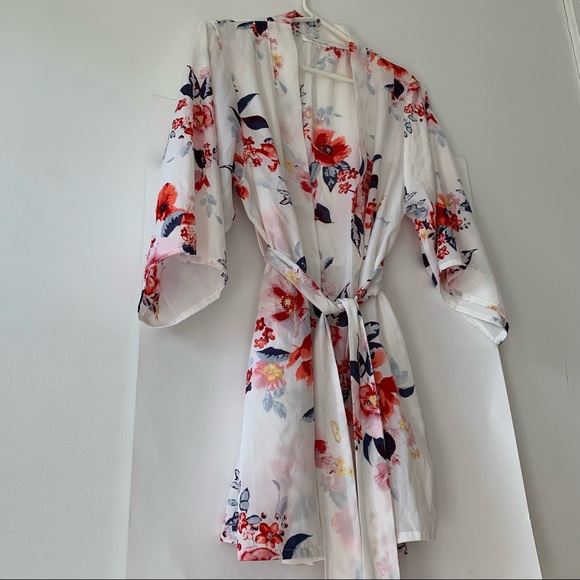 Rose & Vine Floral Robe - Picture 12 of 12